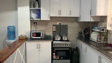 Deluxe Apartment, Garden View | Private kitchen | Fridge, microwave, cookware/dishes/utensils