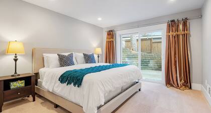 Private 2-bedroom Guest Suite w/Separate Entrance, AC & EV Charging. Bellevue