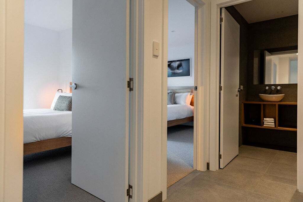2 室のベッドルーム、アイロン / アイロン台、WiFi、ベッドシーツ