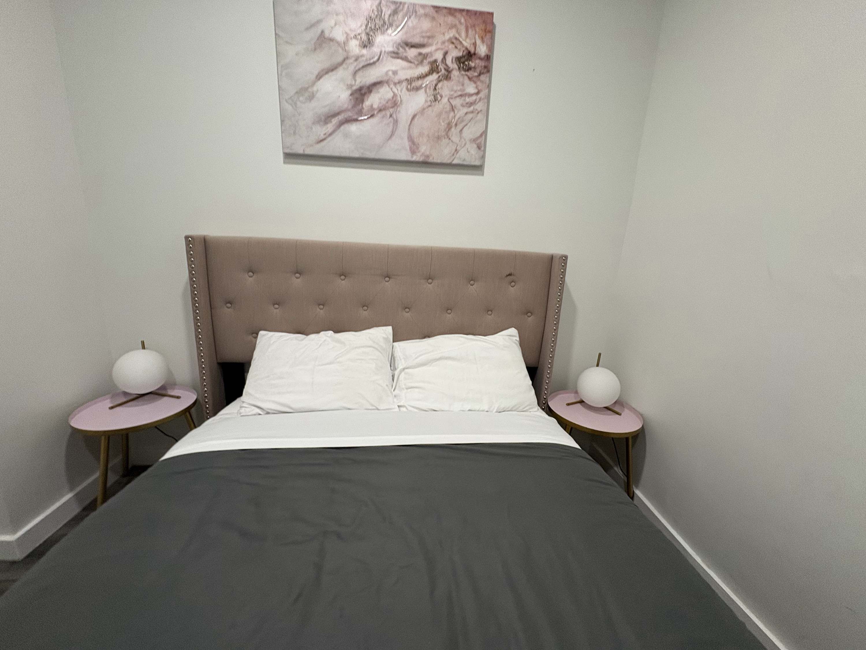 2 室のベッドルーム、アイロン / アイロン台、WiFi (無料)