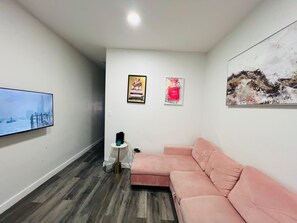 Living area - Midtown West Modern Stay • Steps to Times Square & Broadway (New York)