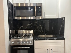 Private kitchen - Midtown West Modern Stay • Steps to Times Square & Broadway (New York)