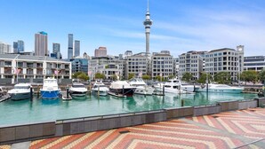 Marina - QV Stays Waterfront Retreat 2 Bed 2 Bath (Auckland)