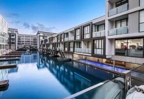 Indoor pool, a heated pool - QV Stays Waterfront Retreat 2 Bed 2 Bath (Auckland)