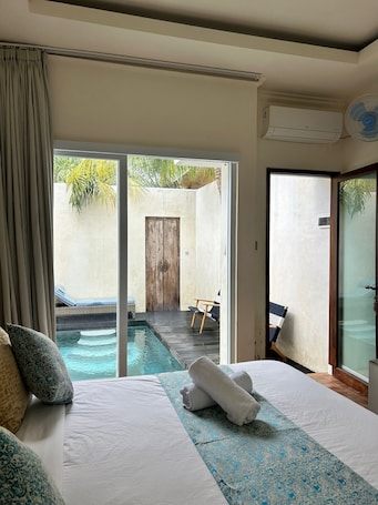 Villa, 1 King Bed, Private Pool, Pool View | In-room safe, laptop workspace, blackout drapes, free WiFi