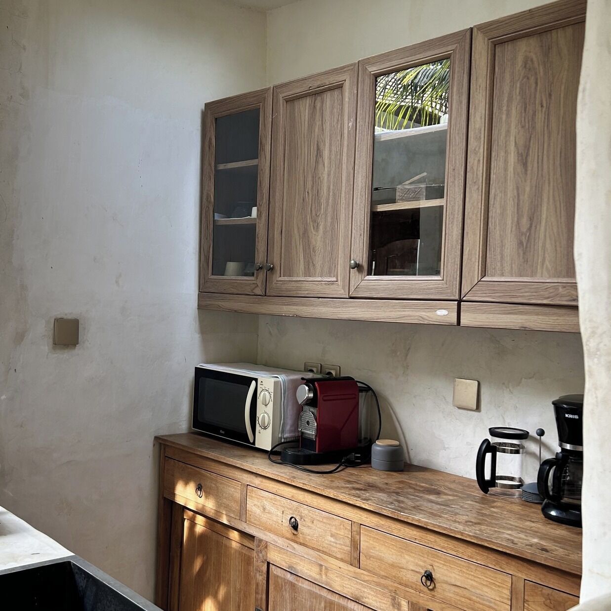 Full-sized fridge, microwave, stovetop, cookware/dishes/utensils