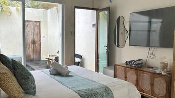 วิลล่า, เตียงคิงไซส์ 1 เตียง, สระว่ายน้ำส่วนตัว, วิวสระว่ายน้ำ | ตู้นิรภัยในห้องพัก, พื้นที่ทำงานแบบใช้แล็ปท็อป, ผ้าม่านกันแสง, Wi-Fi ฟรี