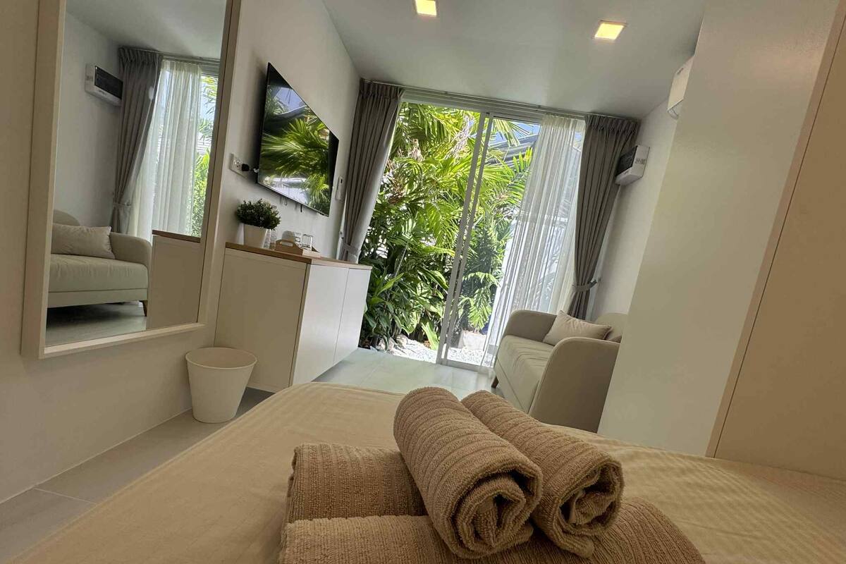 Blackout curtains, free WiFi, bed sheets