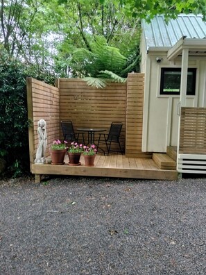 Outdoor dining - A Heavenly Stay (Waikino)