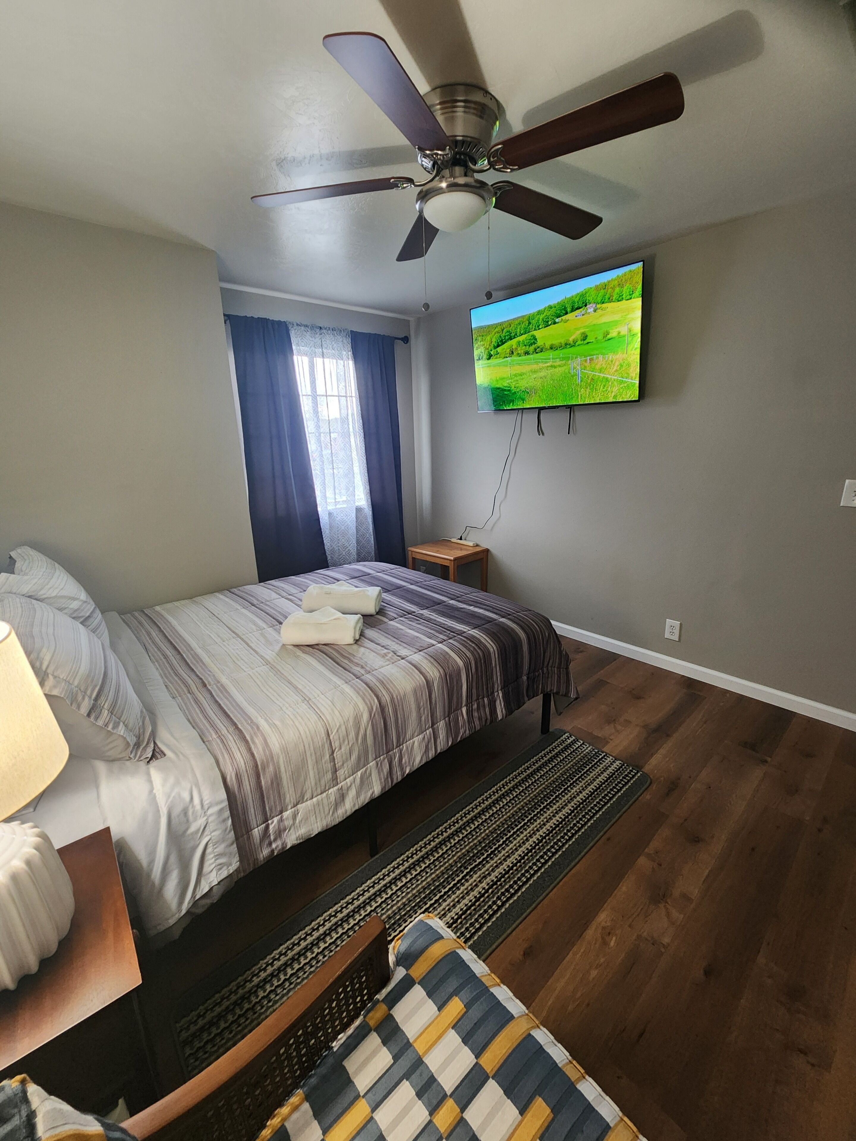 WiFi, bed sheets