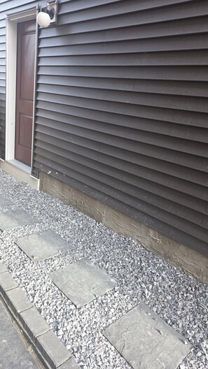 Exterior detail - Home Away From Home: Free Netflix, Prime & Paramount+ (Calgary)