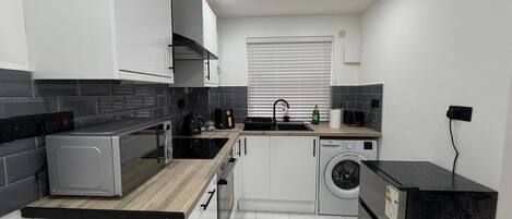 Réfrigérateur, micro-ondes, four, grille-pain