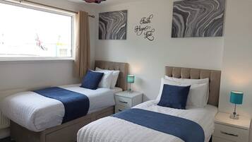 3 bedrooms, iron/ironing board, WiFi, bed sheets