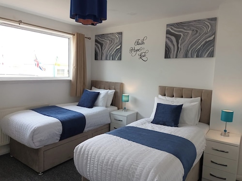 Spacious Birmingham House - 7 Guests -Free Parking