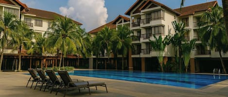 Outdoor pool, open 8:00 AM to 9:00 PM, pool umbrellas, pool loungers