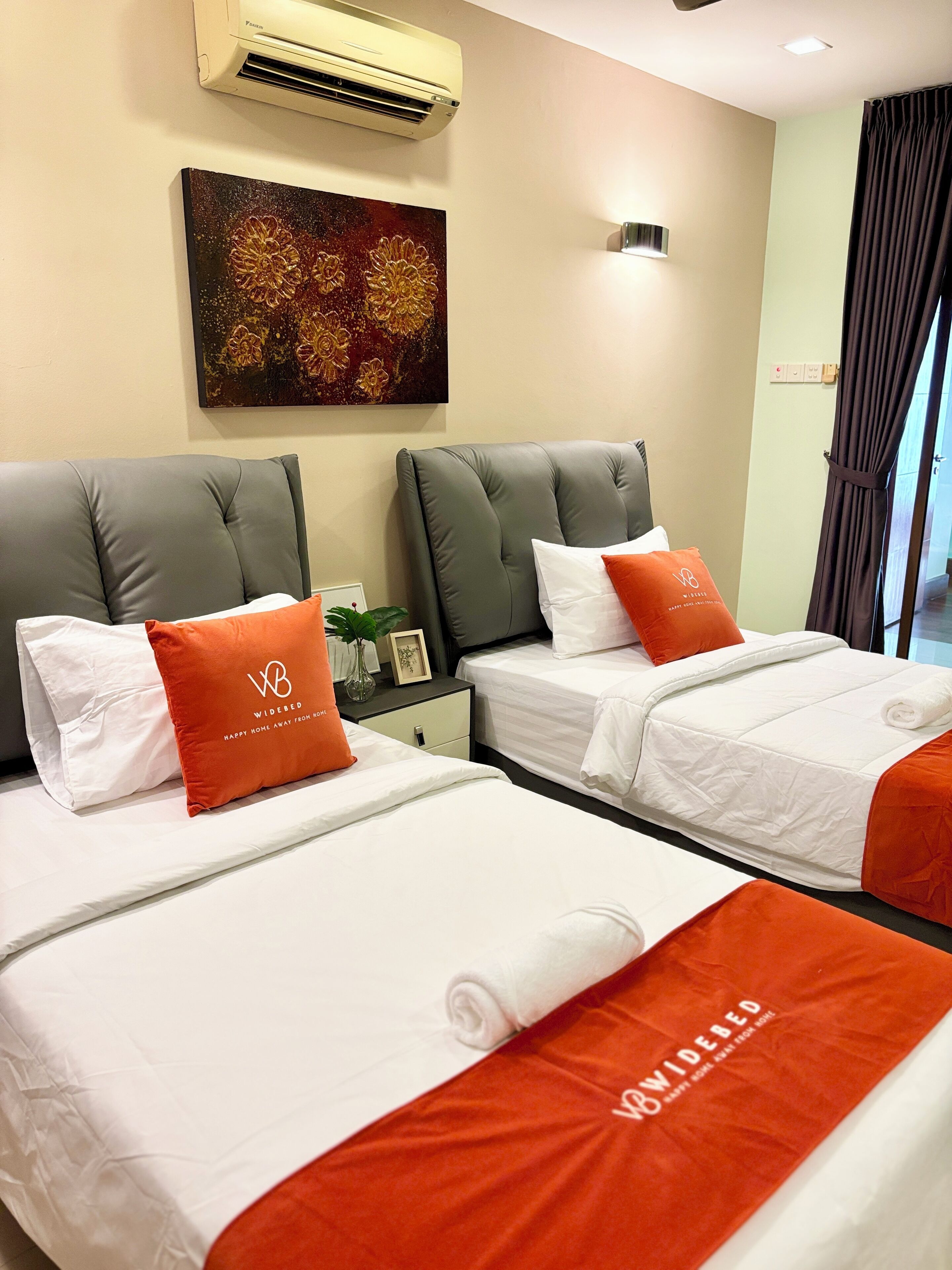 Luxury Apartment, Balcony, Pool View | Desk, soundproofing, iron/ironing board, free WiFi