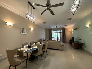 Ruokailu omassa huoneessa