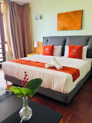 Desk, soundproofing, iron/ironing board, free WiFi - 183 Ampang by Widebed (Kuala Lumpur)