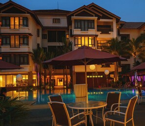 Outdoor pool, open 8:00 AM to 9:00 PM, pool umbrellas, sun loungers - 183 Ampang by Widebed (Kuala Lumpur)