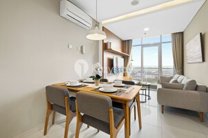 Apartment, 2 Bedrooms, City View | Dining room