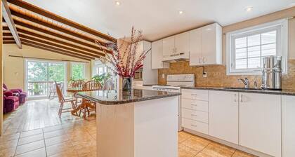 Waterfront Furnished 4-Season Cottage 40 min from Ottawa