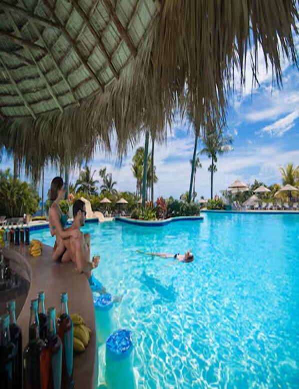 8 outdoor pools, pool umbrellas, sun loungers - Lifestyle Tropical Stays (Puerto Plata)