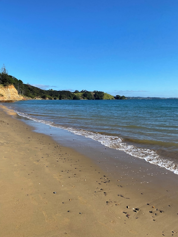 Playa en los alrededores y toallas de playa 