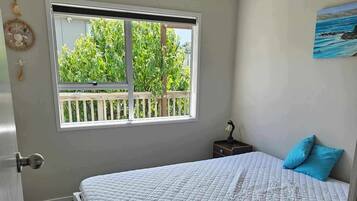 4 bedrooms, desk, iron/ironing board, free WiFi