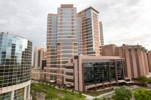 Exterior - 2BR•2BA Steps away from Med Center & NRG Pool &Parking (Houston)
