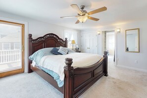 5 bedrooms, desk, iron/ironing board, Internet - Walk to Sandhills Beach! Sunny Group Getaway (Scituate)