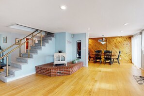 Interior - Walk to Sandhills Beach! Sunny Group Getaway (Scituate)
