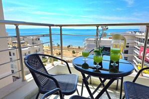 Outdoor dining - Sea Vista Durres 50m from beach, Durres, Albania (Durres)