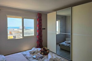 3 bedrooms, free WiFi, bed sheets - Sea Vista Durres 50m from beach, Durres, Albania (Durres)