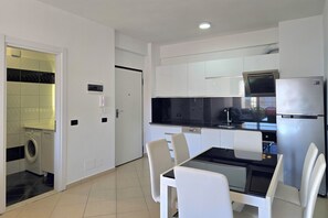 Kühlschrank, Ofen, Herdplatte, Geschirrspüler