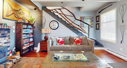 Cozy Cottage w/ Hot Tub in Freeland, Pets Welcome!