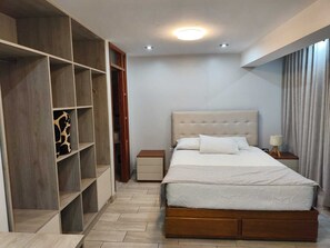 5 bedrooms, WiFi, bed sheets
