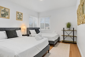 4 bedrooms, iron/ironing board, free WiFi, bed sheets - LUX Disney Retreat 🌟Sleeps 15 🏡Family Getaway (Fullerton)