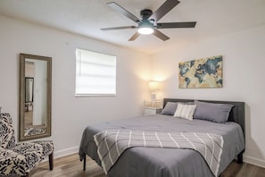 4 bedrooms, iron/ironing board, free WiFi, bed sheets - Quaint updated home on cozy cove neighborhood (Tampa)