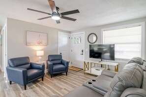 Smart TV - Quaint updated home on cozy cove neighborhood (Tampa)