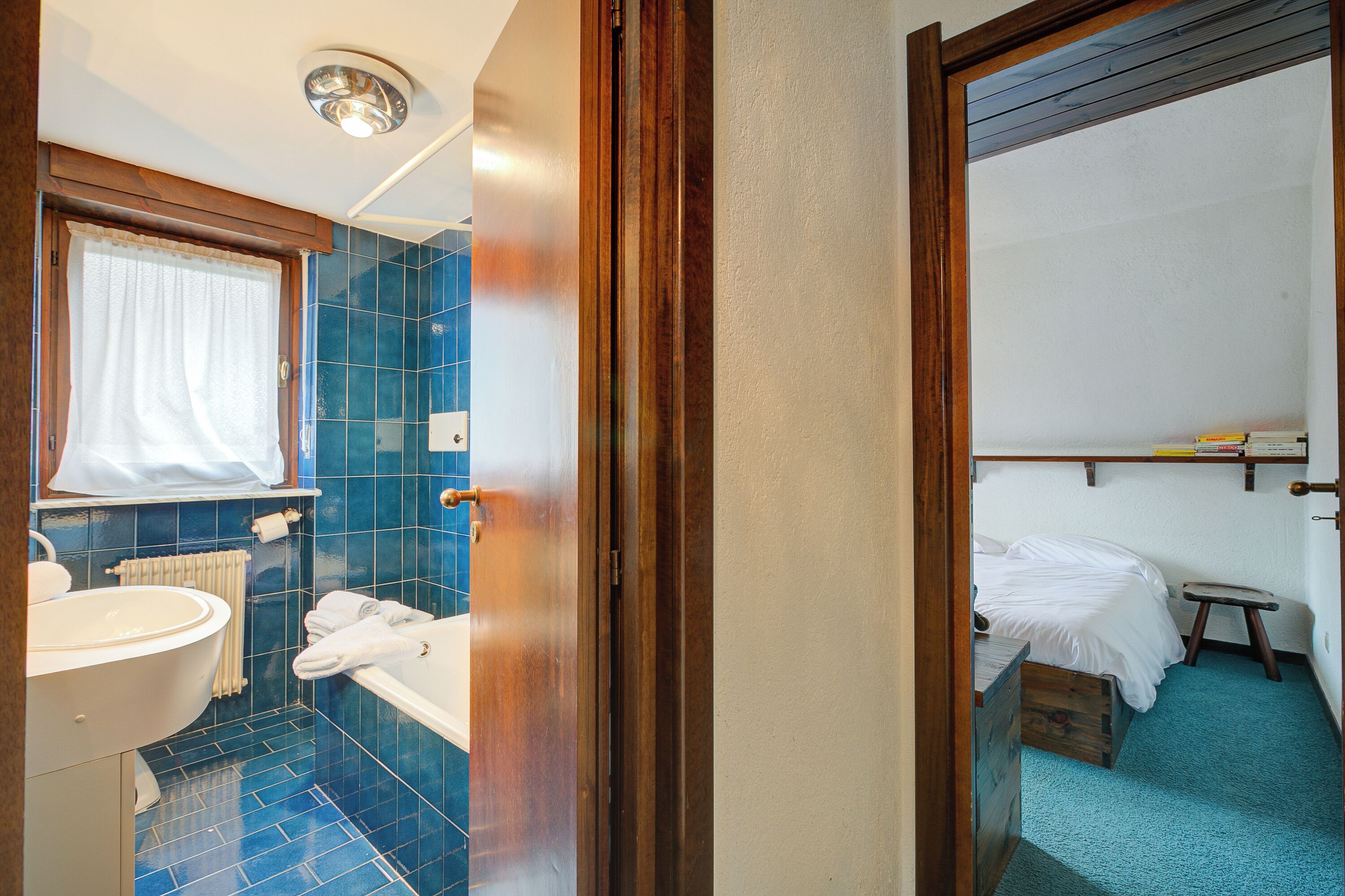 Sèche-cheveux, bidet, serviettes fournies