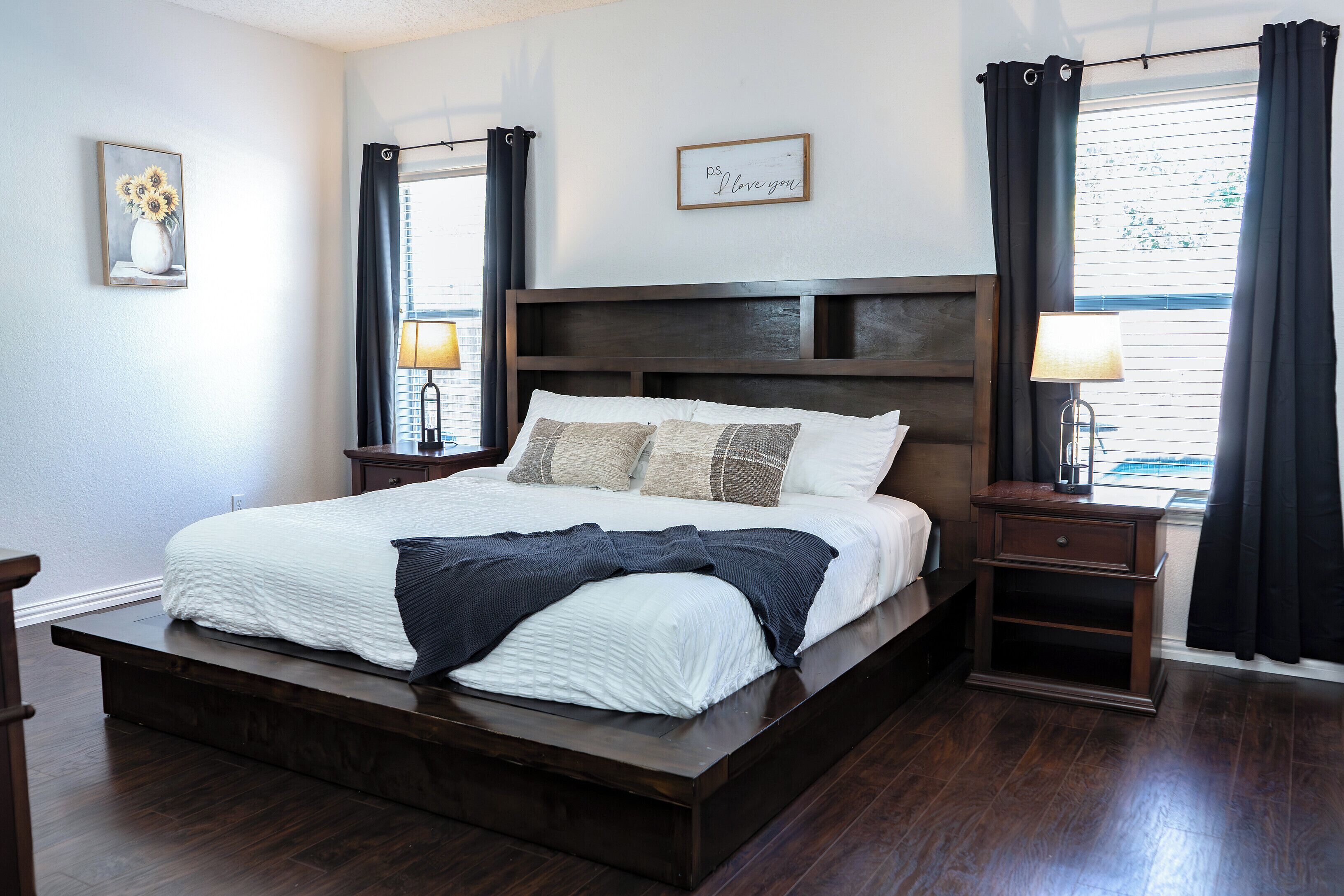 4 bedrooms, iron/ironing board, WiFi, bed sheets