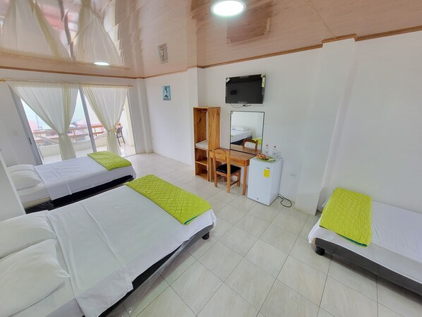 Deluxe Quadruple Room, Balcony, Sea View | Free WiFi - Dalai Beach Stay  (Salango)