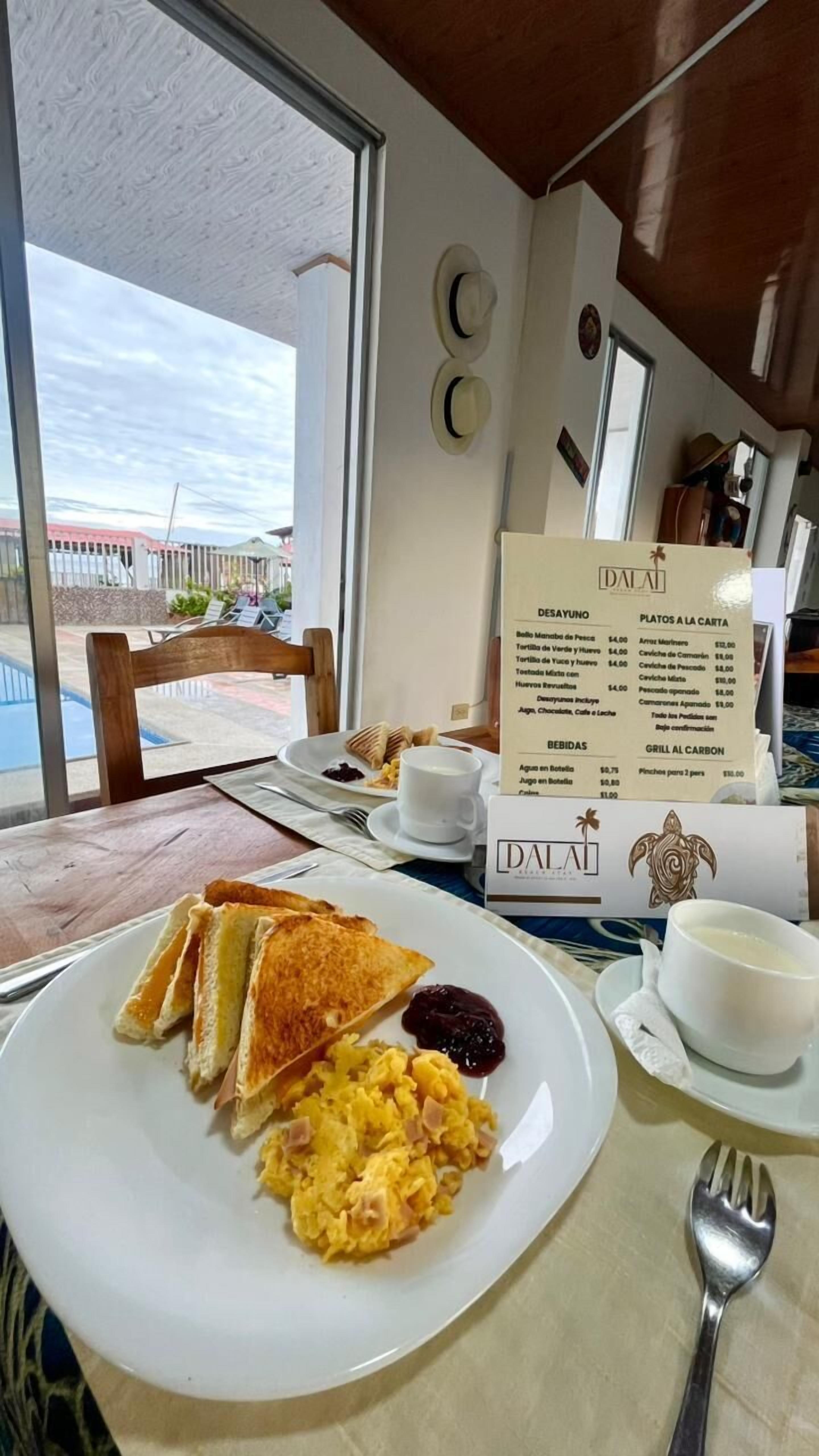 Café da manhã com pratos da culinária local grátis todos os dias