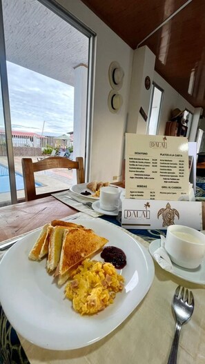 朝食 (郷土料理)、毎日提供 (無料)