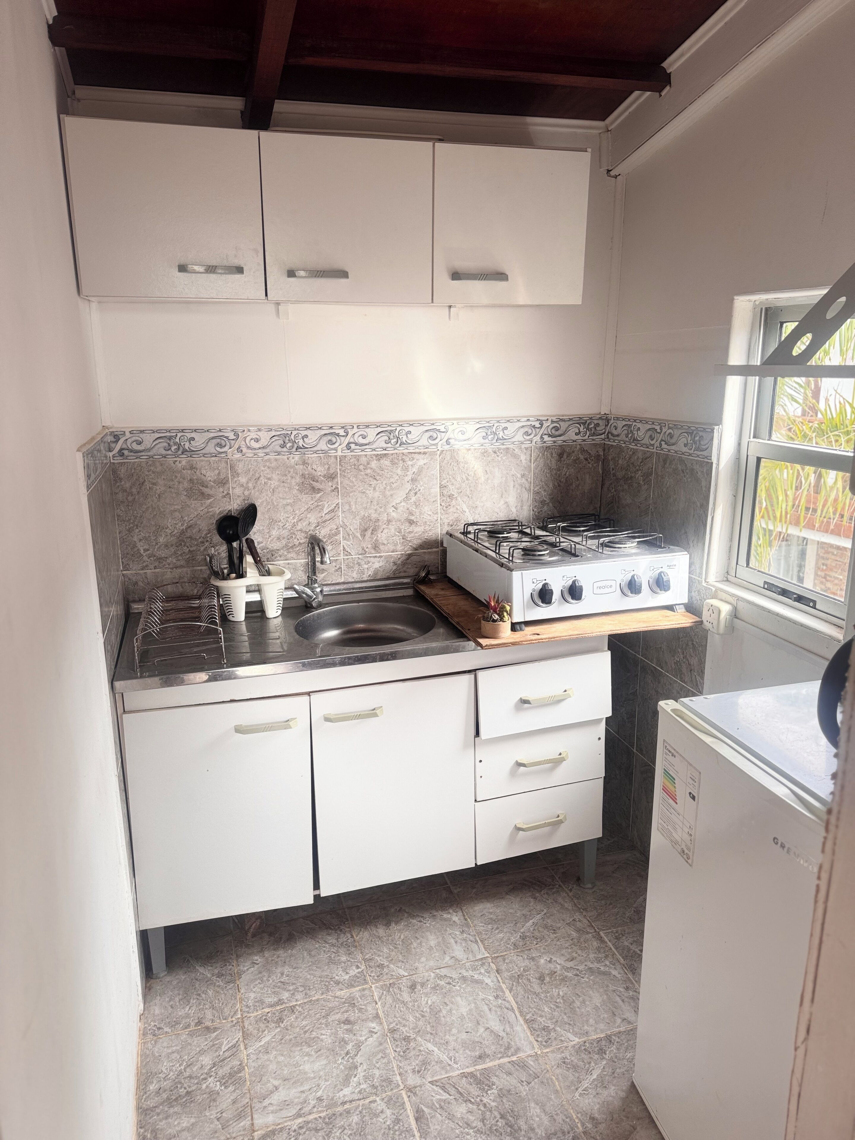 小冰箱、烤箱、爐台、洗碗機