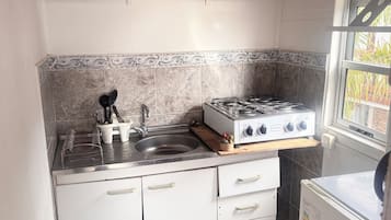 Mini-fridge, oven, stovetop, dishwasher