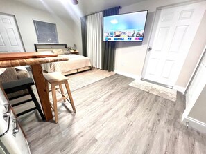 1 dormitorio, tabla de planchar con plancha, wifi gratis y ropa de cama