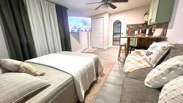 1 soverom, strykejern/-brett, wi-fi (inkludert) og sengetøy