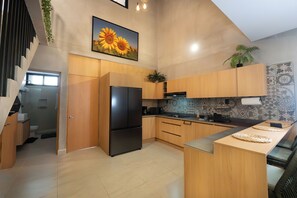 Fridge, microwave, stovetop, coffee/tea maker - Best of BOTH Worlds!  Close to Santa Cruz but Quiet!! (Bahia Santa Cruz)