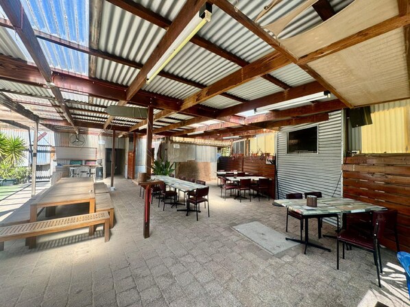 Snack bar - Royal Exchange Hotel Burra (Burra)